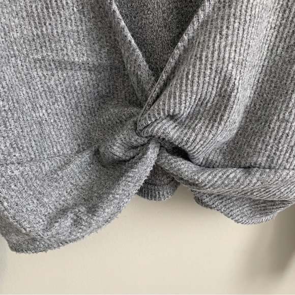 ✨2/$30✨ Noisy May Grey Open Back Sweater - Picture 4 of 6